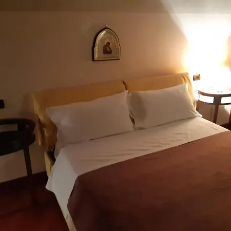 Gran Piazza Maggiore - T&t Communications Frühstückspension *