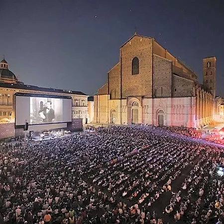 Gran Piazza Maggiore - T&t Communications * Bologna