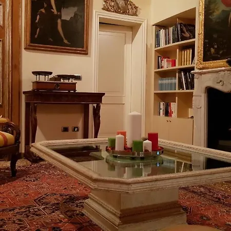 Gran Piazza Maggiore - T&t Communications فندق مبيت وإفطار *